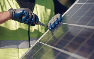 Érdemes napelemes autóbeállót építeni?