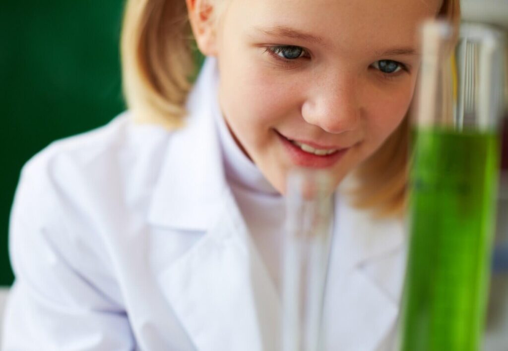 Az a plafon még mindig ott van